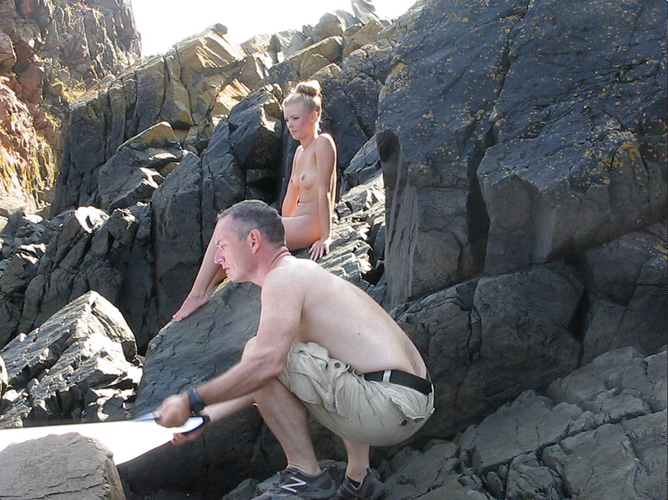 Photographer Thomas holm and Nude Model Mette Munkø behind the scenes from a session in Kullen, Sweden. Check out On the Rocks gallery for the finished images
